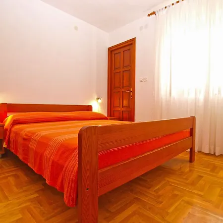 Apartments Ecio 1349 * プーラ